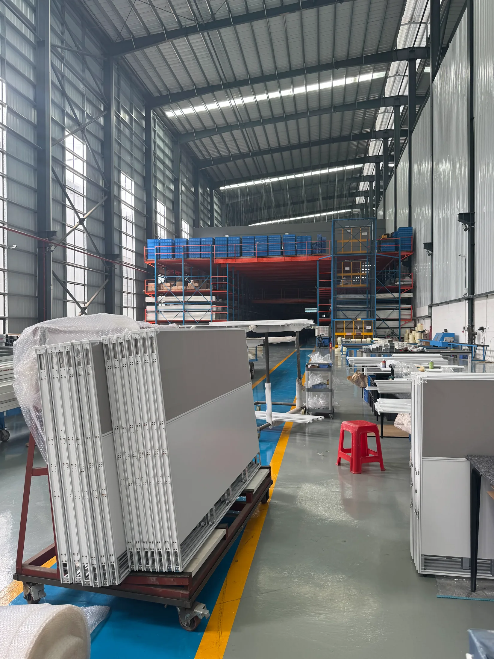 UNIFURN office partition workshop production